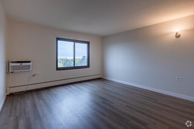 1BR, 1BA - 625SF - Dining Room and Living Room