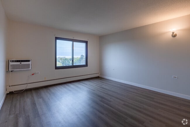 1 habitación, 1 baño - 625 pies cuadrados - Comedor y sala de estar - Carmel House