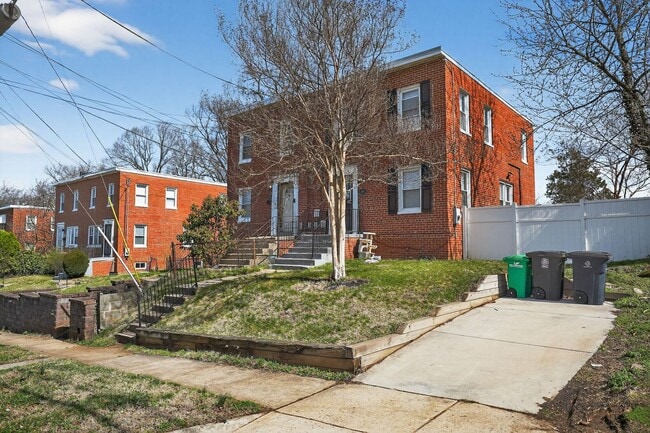Building Photo - Modern 3BR Rental Just Minutes to Metro & Washington, DC