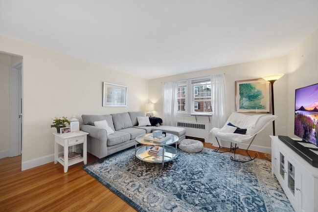 Building Photo - 932 Massachusetts Ave Unit 3