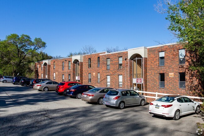 Photo - PINE VIEW APARTMENTS -- 059