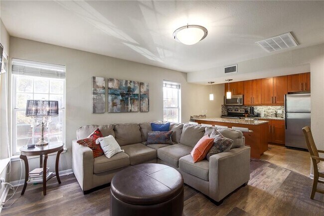 Photo - 7685 Northcross Dr