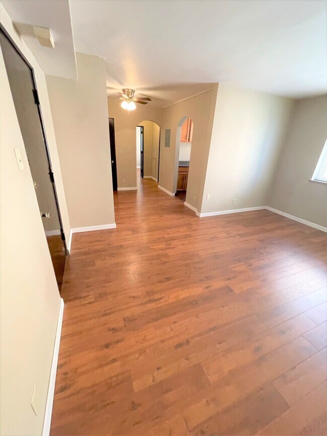 Photo - 5712 Phillips Ave Unit B9