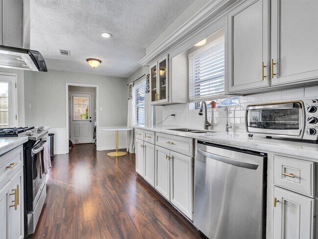 Photo - 1134 Western Springs Dr