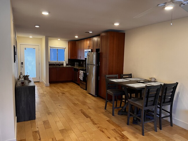 Foto de Mission Village - 909 Reinli St Unidad 213