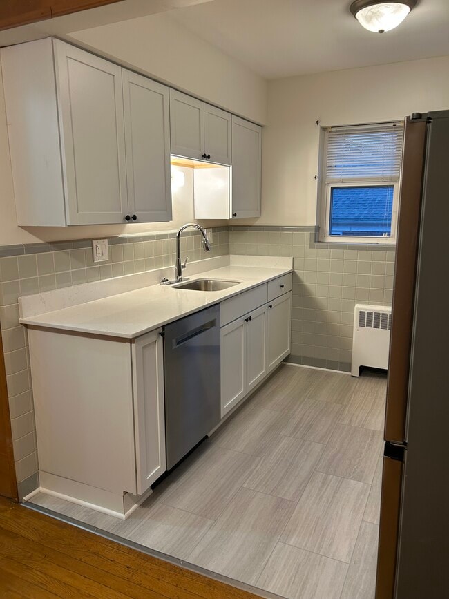 Building Photo - 6098 Dryden Ave Unit 3