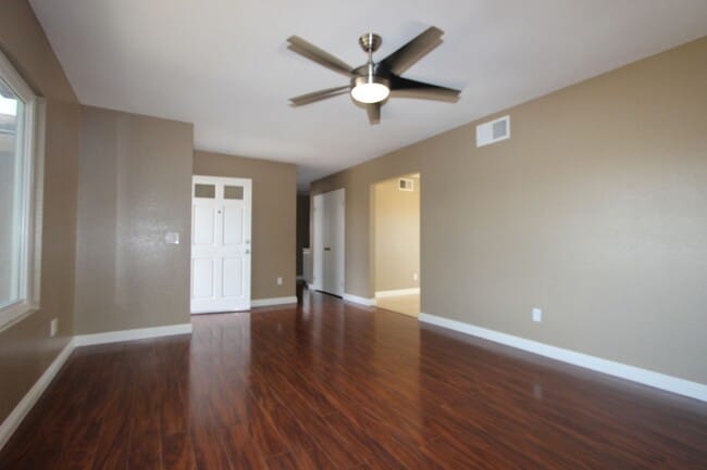 Building Photo - Beautiful 4 bedroom 2 bathroom home in Mira Mesa available now