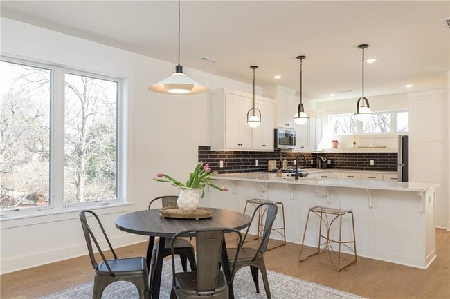 Photo - 205 W Lafayette St