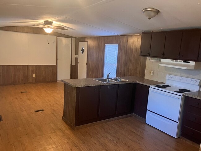 Photo - 5223 Statler Ave