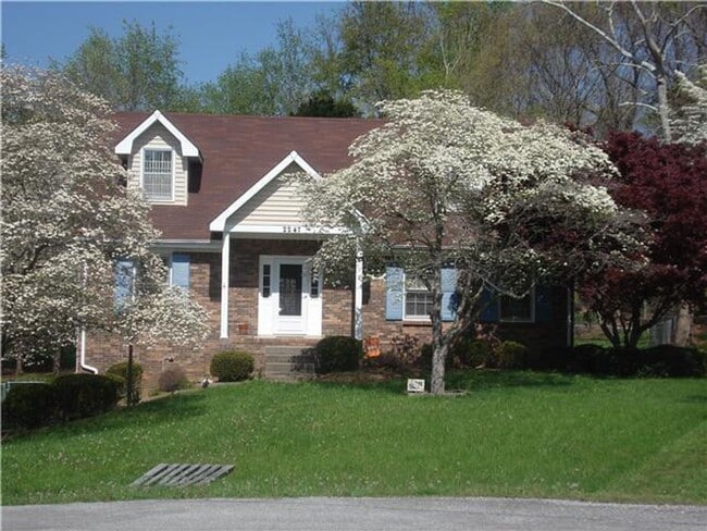 Building Photo - 2247 Sweetbriar Dr Rental