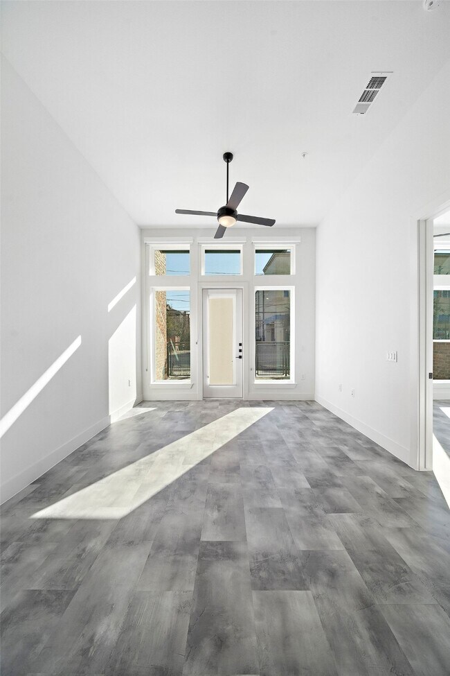 Photo - 2520 Washington Ave Unit 106