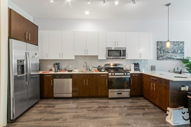 Photo - 851 W Grand Ave Unit 102