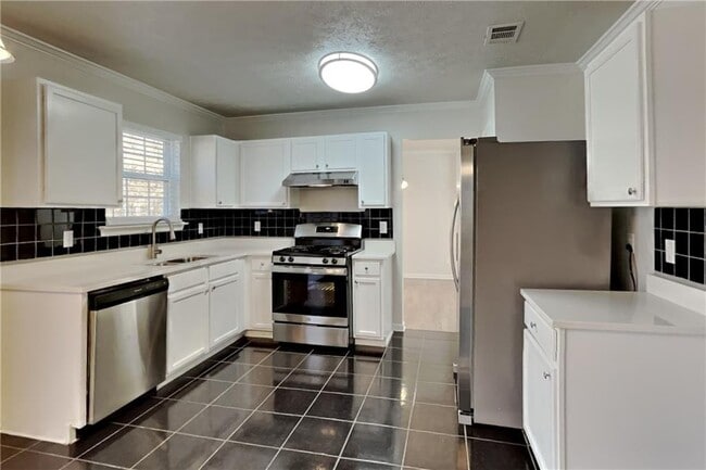 Photo - 19 Lakemoore Ct