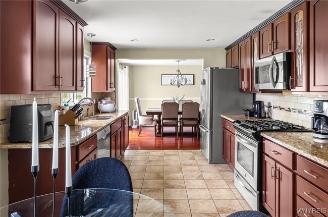 Building Photo - 79 Hemlock Dr