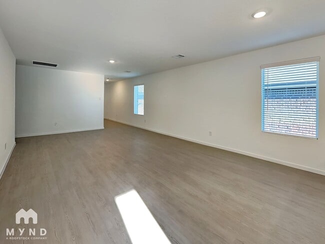 Photo - 2057 Belgian Dr