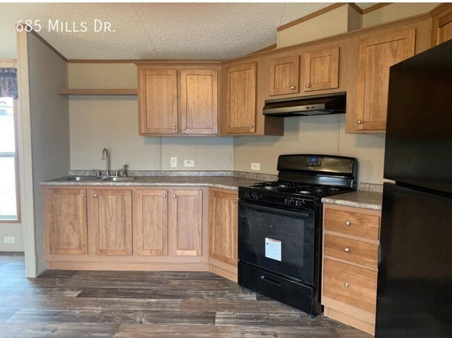 Photo - 685 W Mills Dr