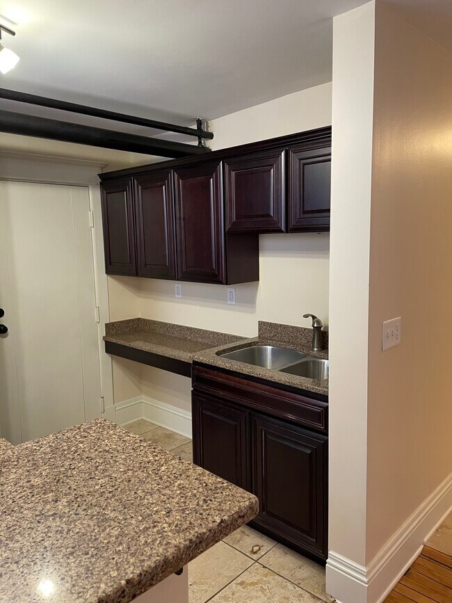 Kitchen - 2409 Fremont Ave S Unit 13