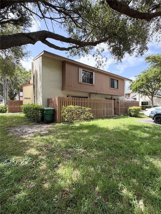 Building Photo - 11313 SW 109th Rd Unit 61-B