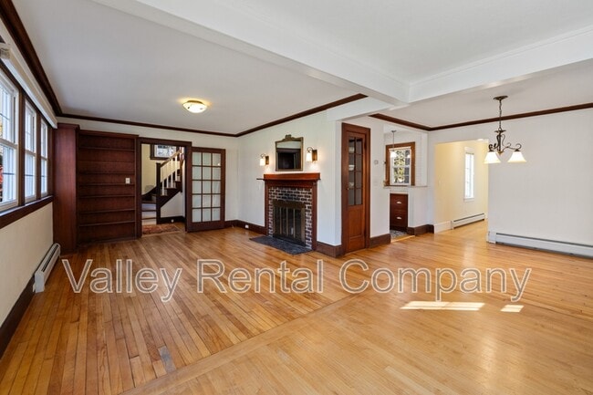 61 Woodlawn Ave