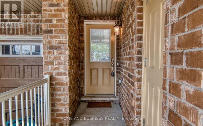 Photo - 1135 Duignan Cres