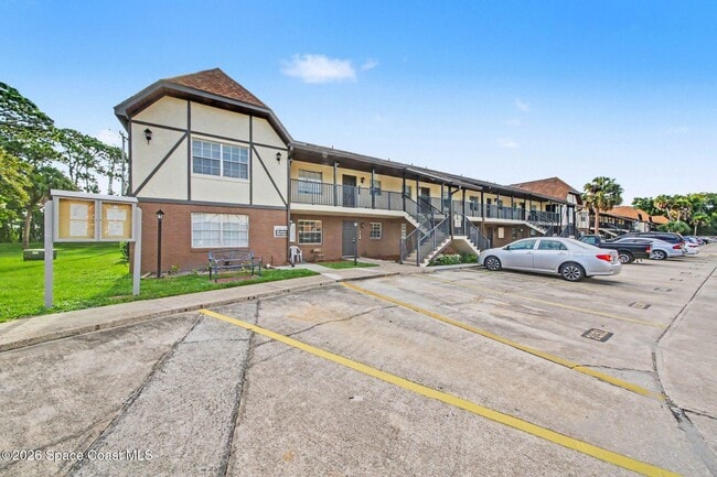 Building Photo - 3150 Sir Hamilton Cir Unit 2