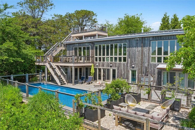 Photo - 32 Tuthill Ln