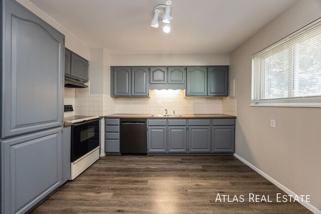 Photo - 4502 Moffat Ln