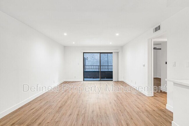 Photo - 5807 Laurel Canyon Blvd