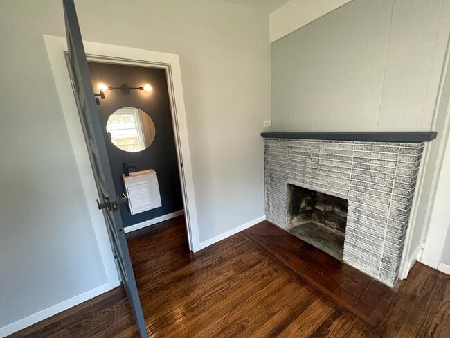 Photo - 713 Baldwin St Unit 1- front