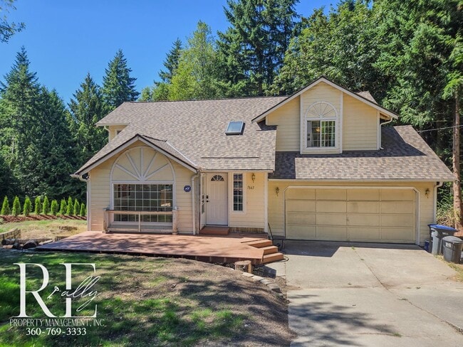 Building Photo - Comfortable 3-Bed Bremerton Home with Balc...