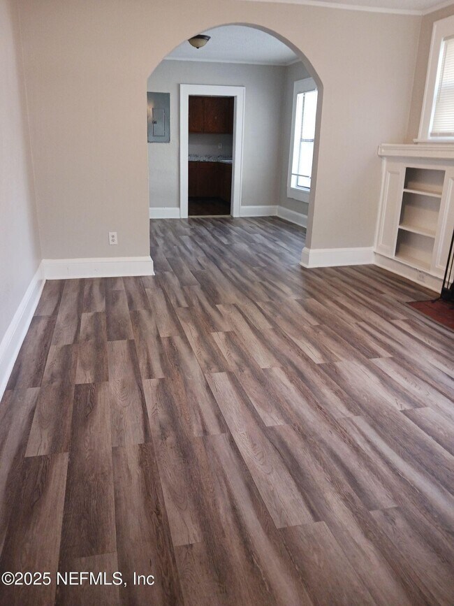 Photo - 110 E 15th St