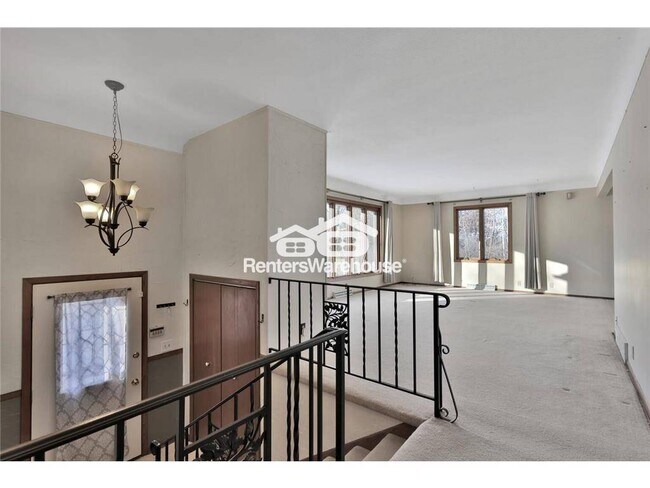 Photo - 1241 Holly Dr E