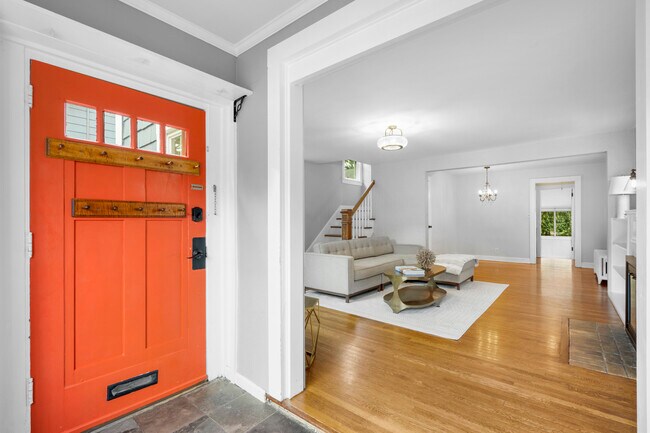 Photo - 467 Pelhamdale Ave