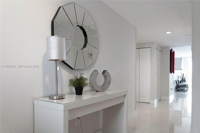 Photo - 17050 N Bay Rd Unidad 406