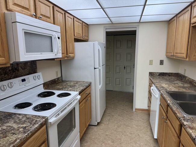 Photo - Lincoln Tower Apartments Unit 403
