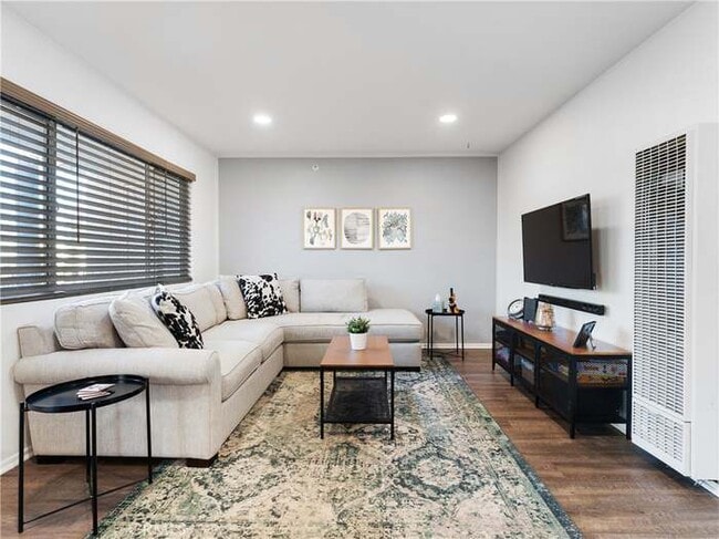 Photo - 14405 Cerise Ave Unidad 29