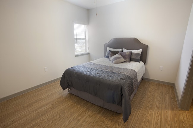 Photo - SUMMIT PARQUE, LLC Apartments