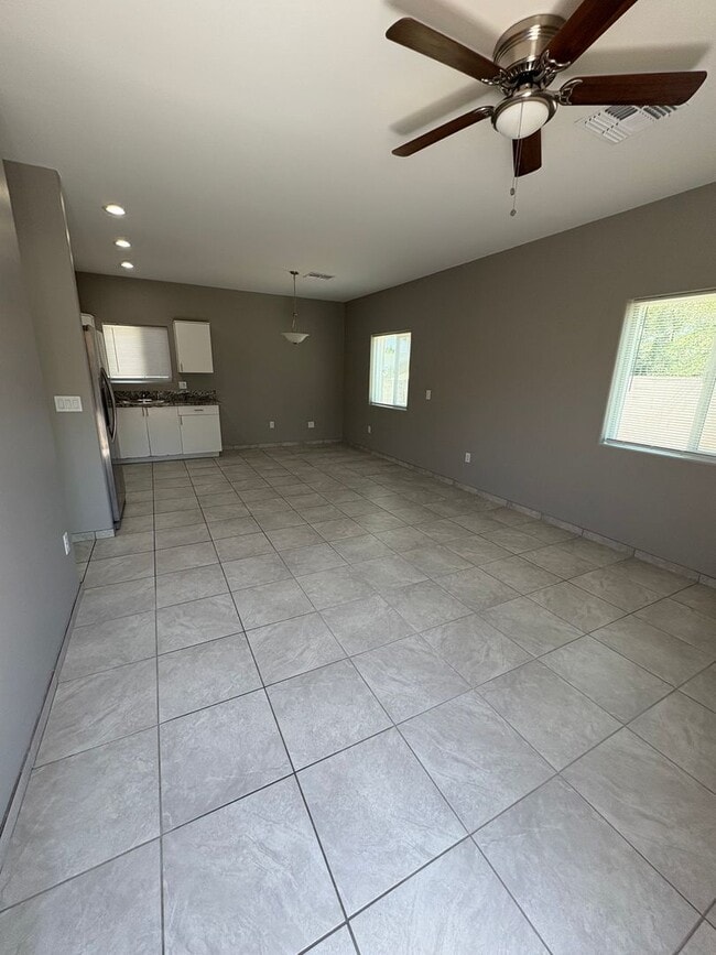 Photo - 4013 E 22nd St Unidad 4013 E 22nd St  1