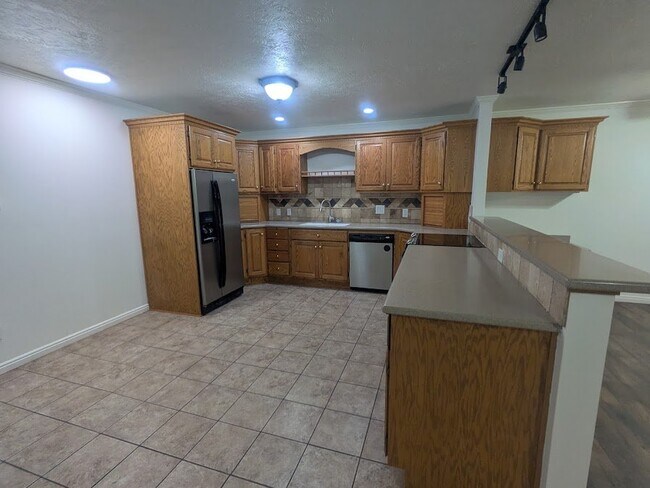 564 S Goosenest Dr