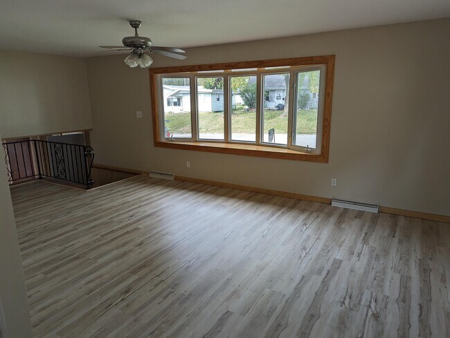 Photo - 2283 Grandview Dr