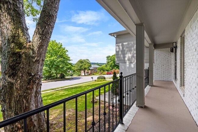Photo - 1305 Hiwan Trail SE