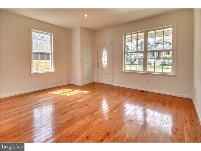 Photo - 719 N Shedwick St