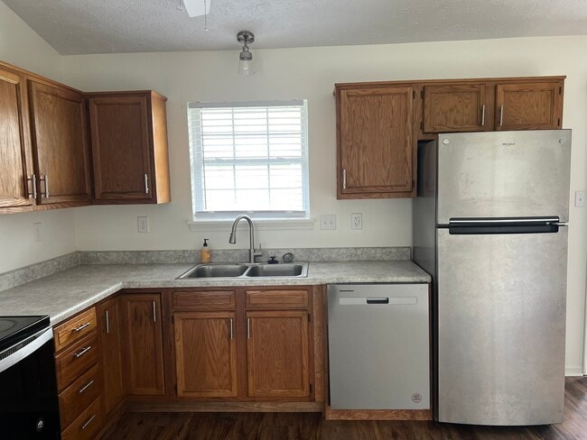 Kitchen - 1486 Michigan Rd