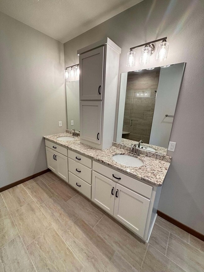 Photo - 1608 6th Ave NE