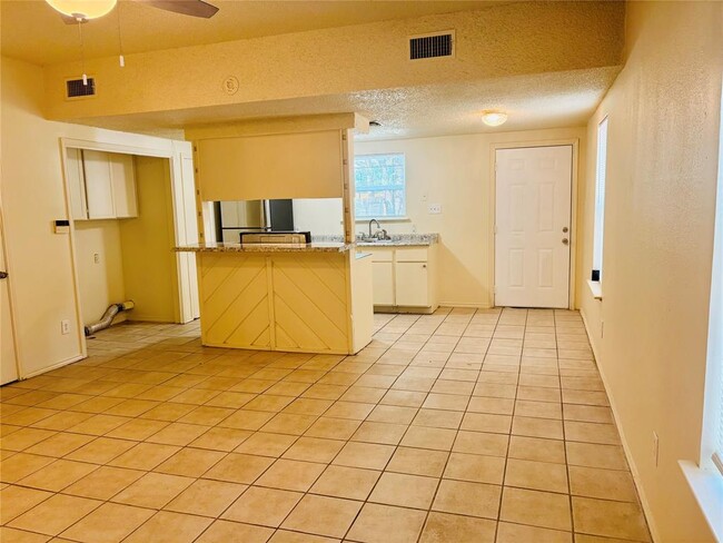 Photo - 1206 Tartan Ln