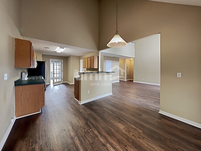 Photo - 3915 Madison Bnd NW