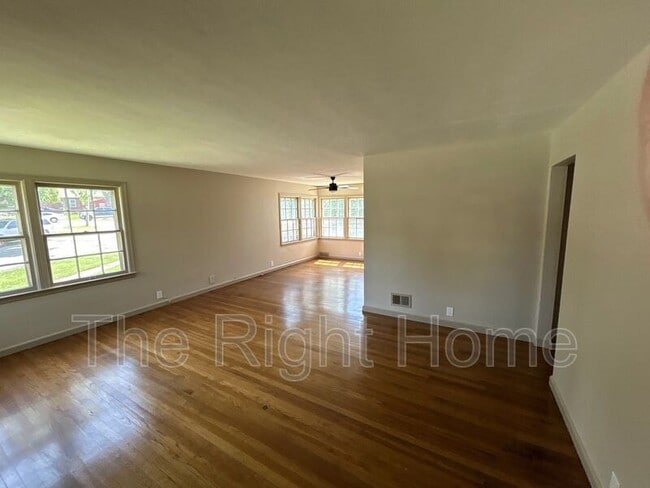 Photo - 2886 Martin Ave