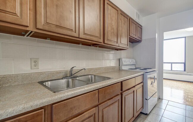 Building Photo - 545 The West Mall