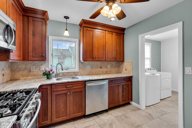 Photo - 1232 Pine Tree Way