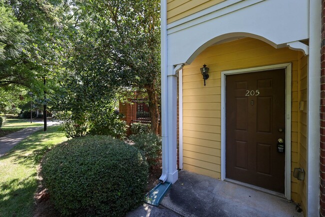 Building Photo - 230 Amal Dr SW